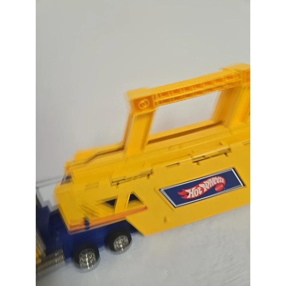 Vintage 1986 Hot Wheels Semi Truck Trailer Transporter Car Hauler Carrying Case